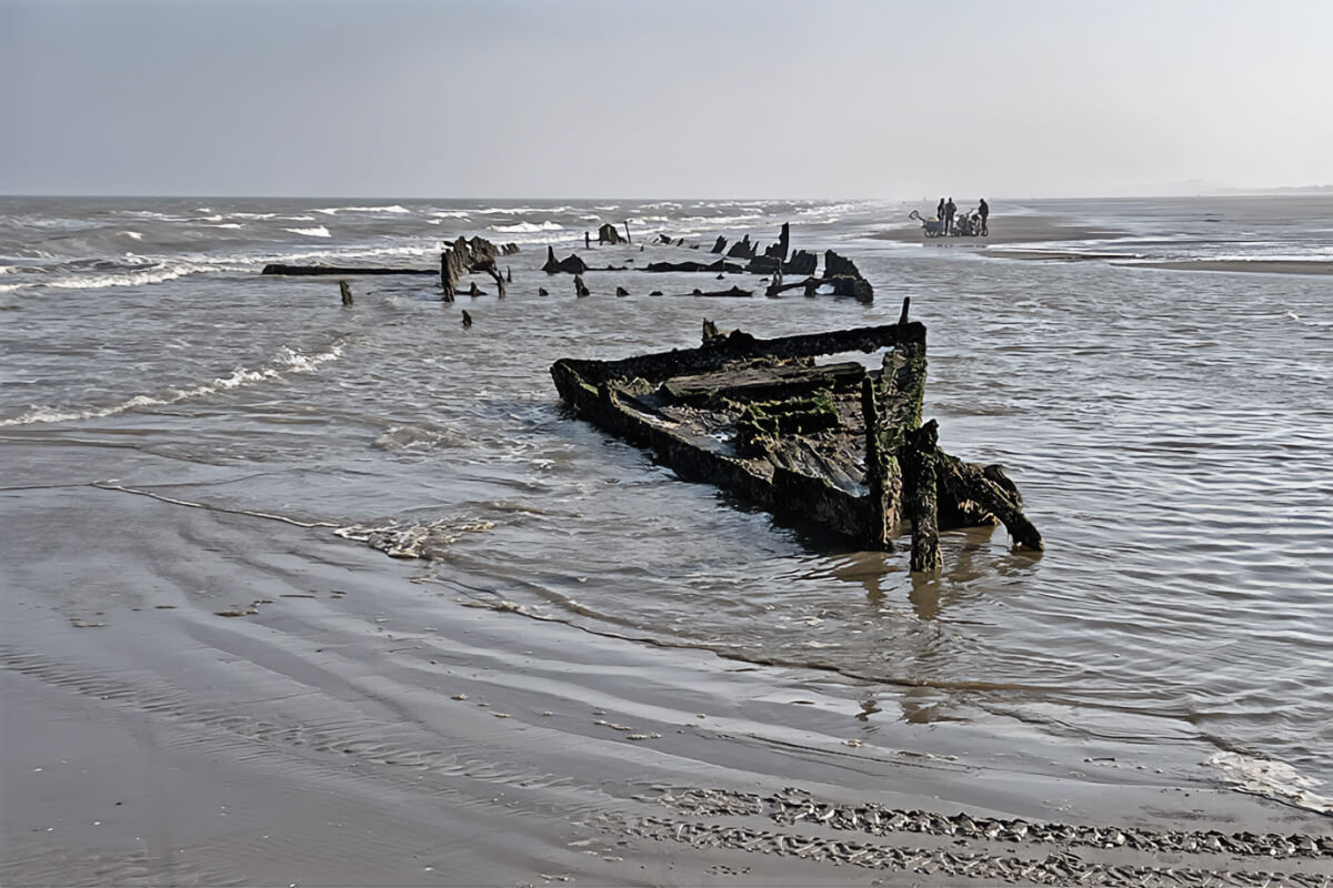 Wreck of PS Devonia on Zuydcoote beach